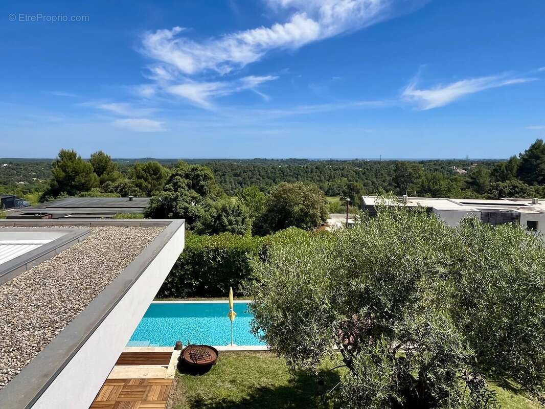 Maison à SAINT-CLEMENT-DE-RIVIERE