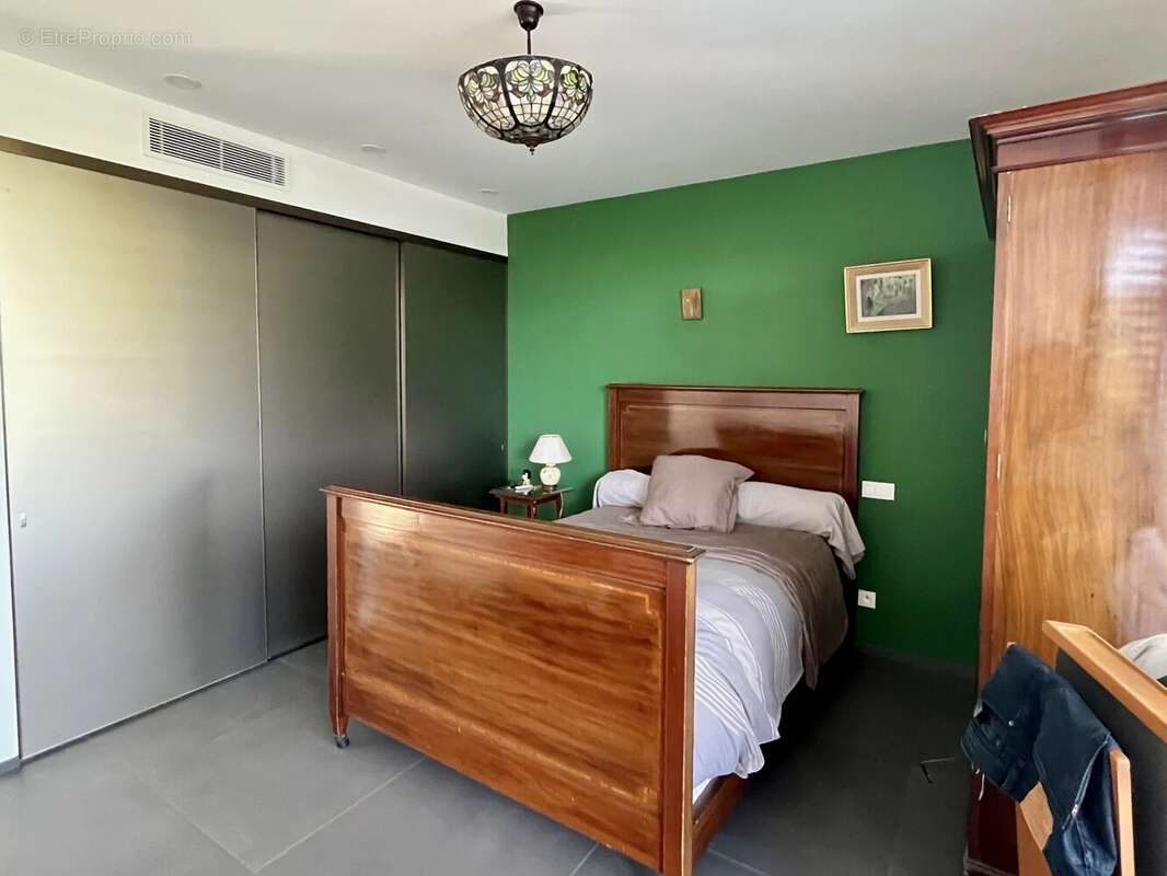 Maison à SAINT-CLEMENT-DE-RIVIERE