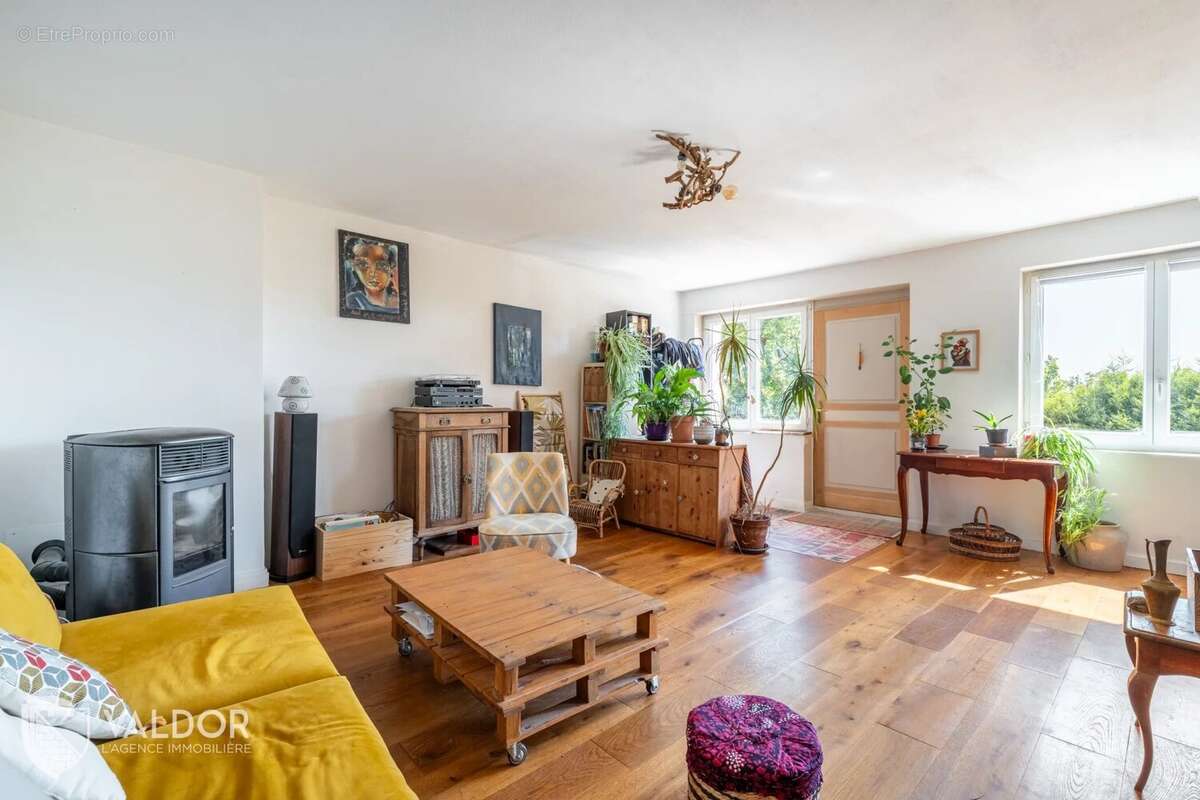 Appartement à QUINCIEUX