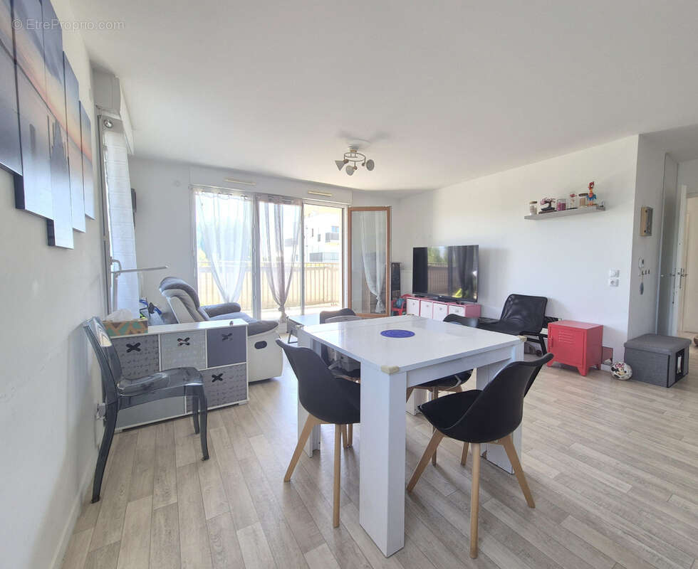 Appartement à VERT-SAINT-DENIS
