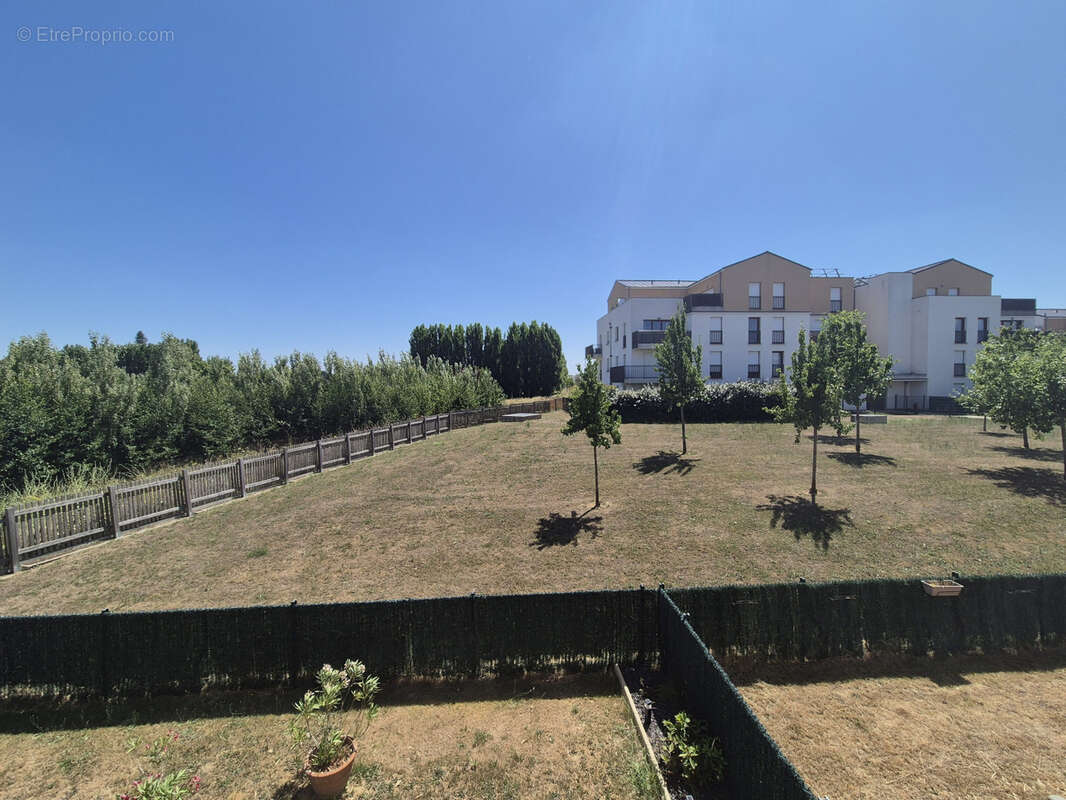 Appartement à VERT-SAINT-DENIS