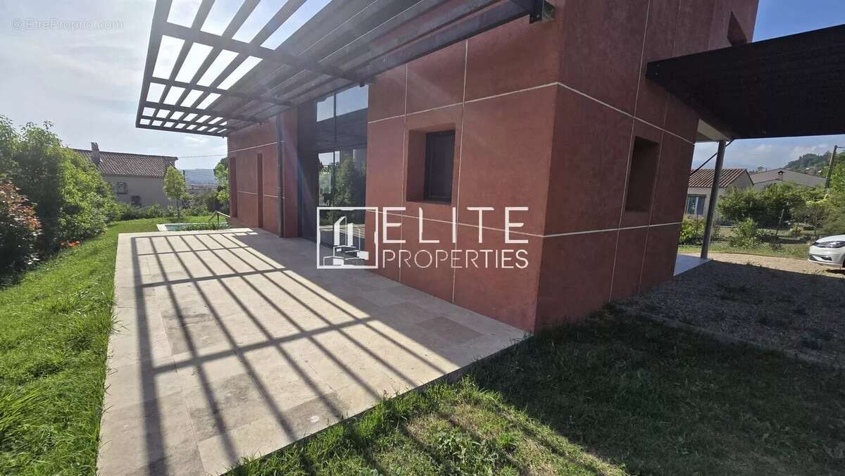 Maison à MOUANS-SARTOUX