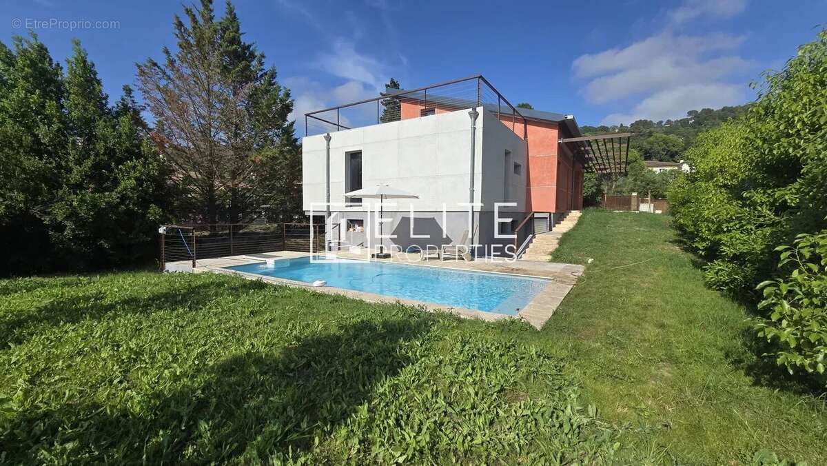 Maison à MOUANS-SARTOUX