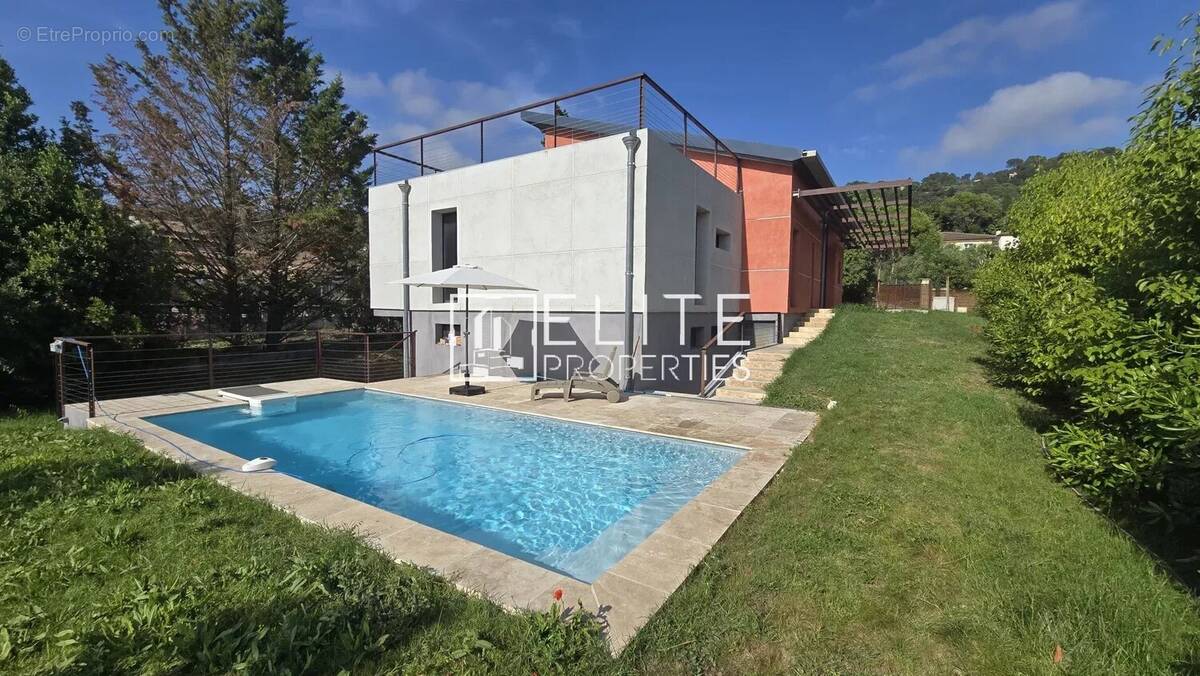 Maison à MOUANS-SARTOUX