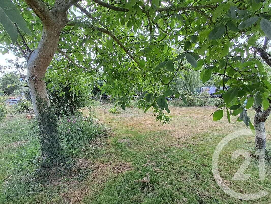 Terrain à GROSBREUIL