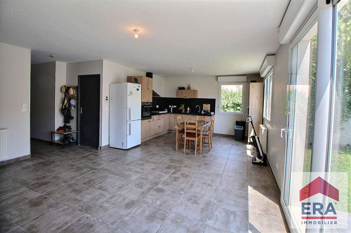 Maison à MONTELIMAR