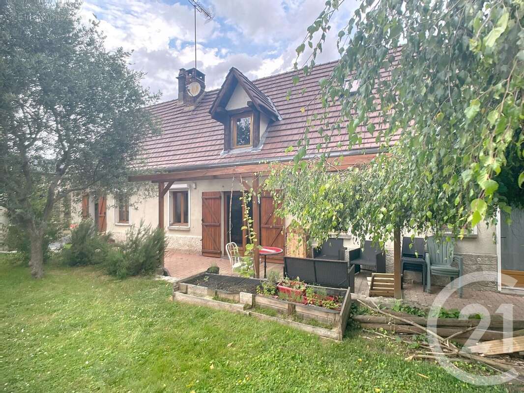 Maison à NEUF-MARCHE