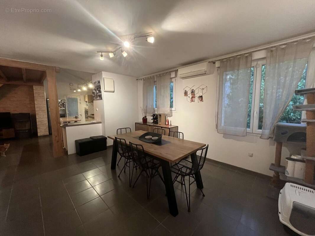 Maison à VEZENOBRES