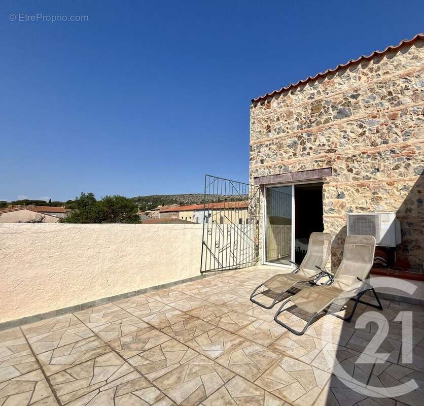 Maison à OPOUL-PERILLOS