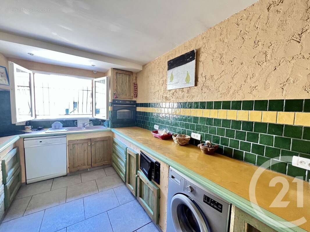 Maison à OPOUL-PERILLOS