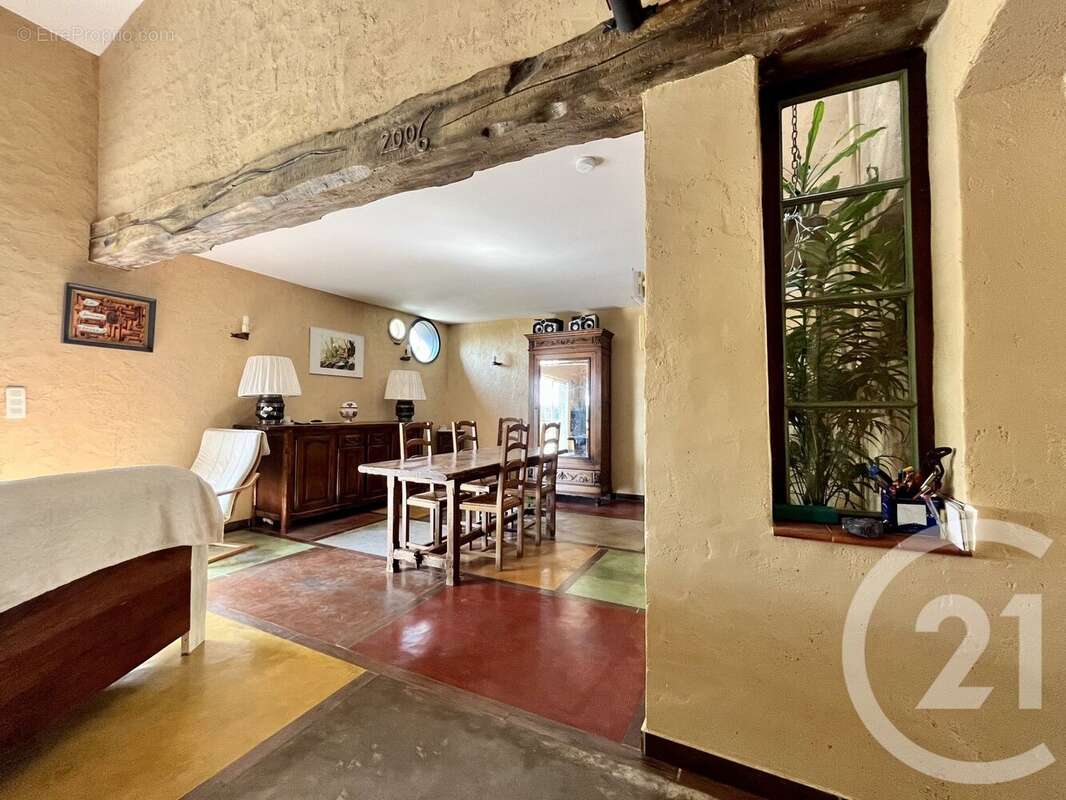 Maison à OPOUL-PERILLOS