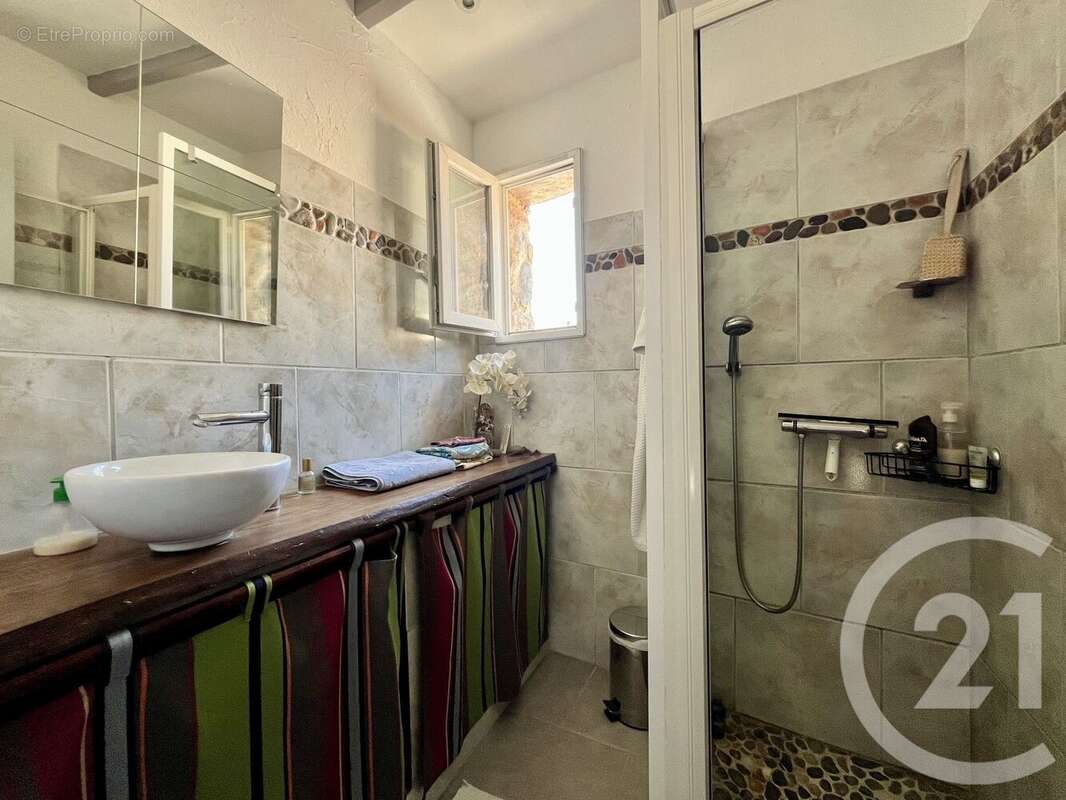 Maison à OPOUL-PERILLOS