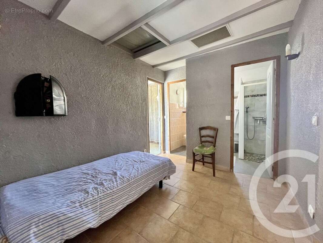 Maison à OPOUL-PERILLOS