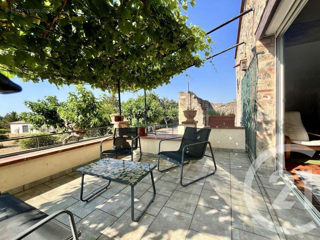 Maison à OPOUL-PERILLOS