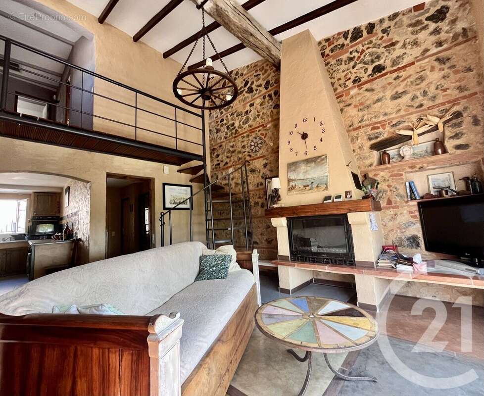 Maison à OPOUL-PERILLOS