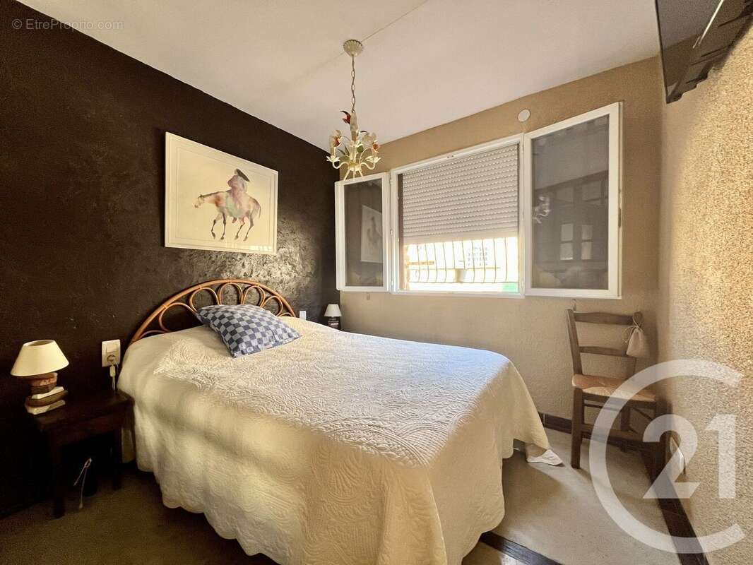 Maison à OPOUL-PERILLOS