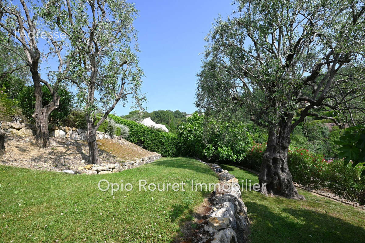 Maison à CHATEAUNEUF-GRASSE