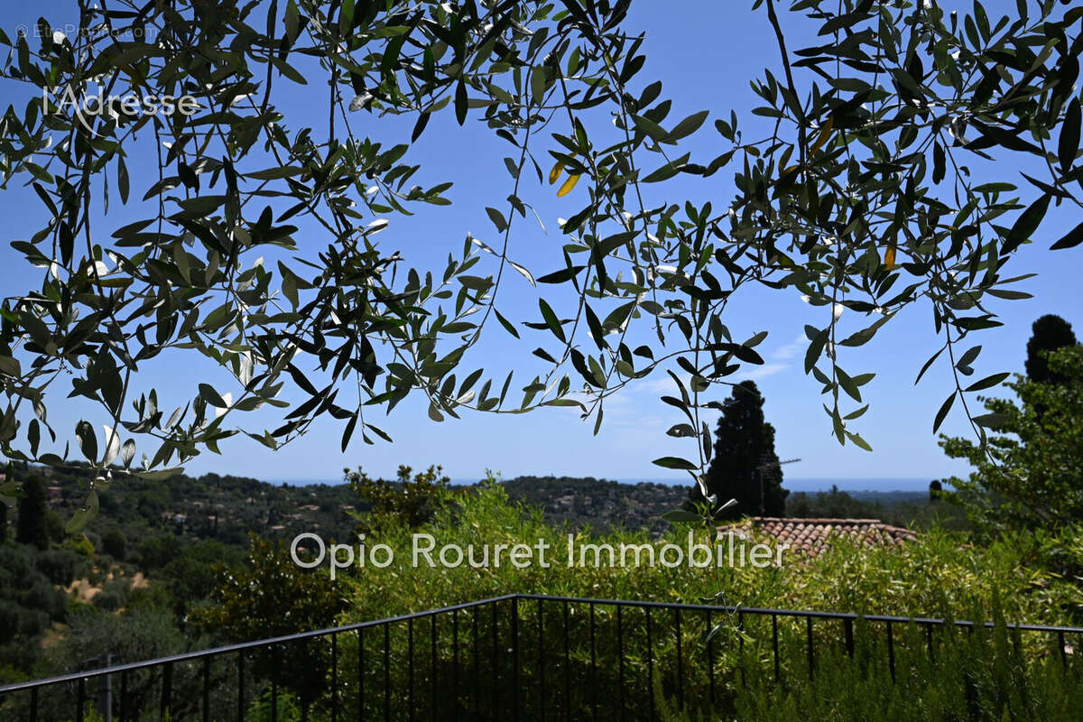 Maison à CHATEAUNEUF-GRASSE