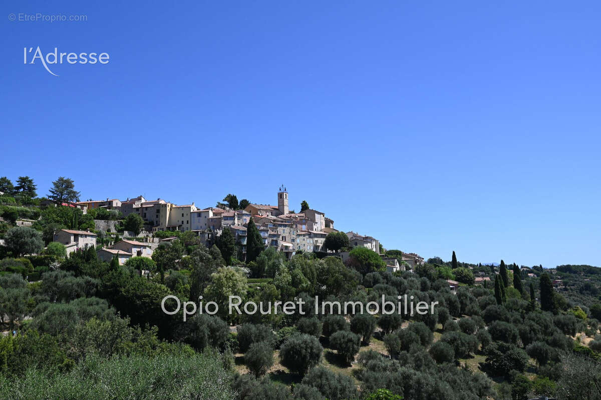 Maison à CHATEAUNEUF-GRASSE