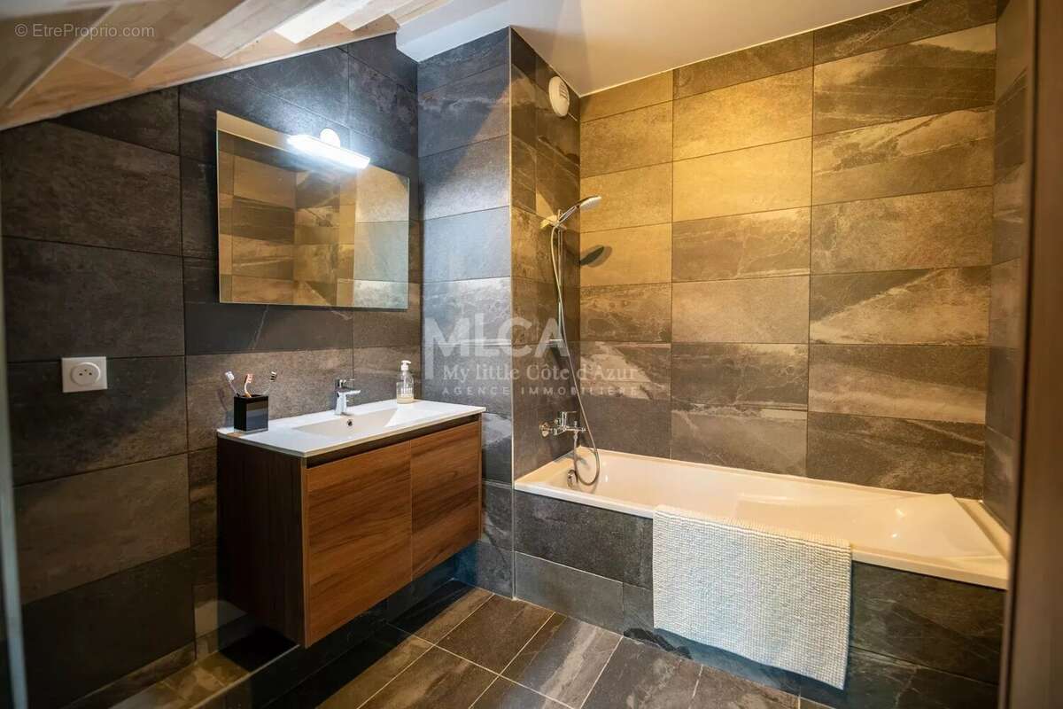 Appartement à SAINT-ETIENNE-DE-TINEE