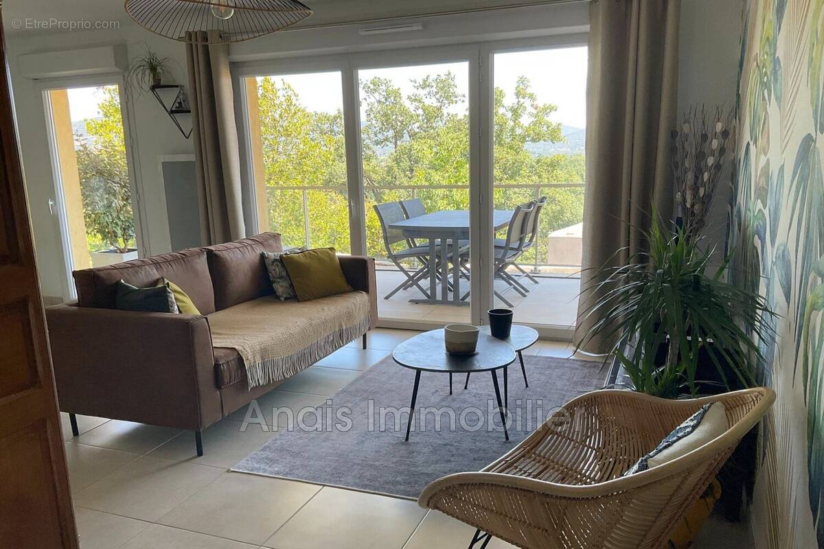 Appartement à COGOLIN