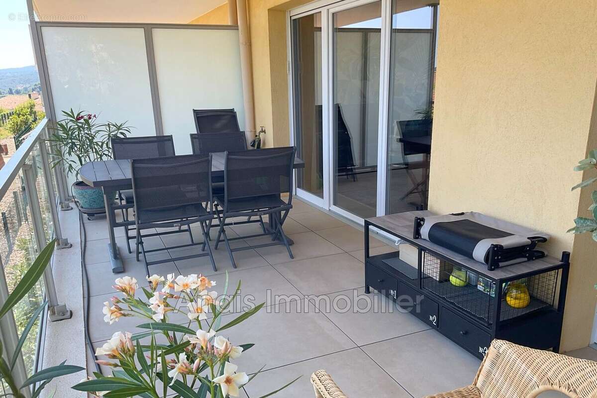 Appartement à COGOLIN