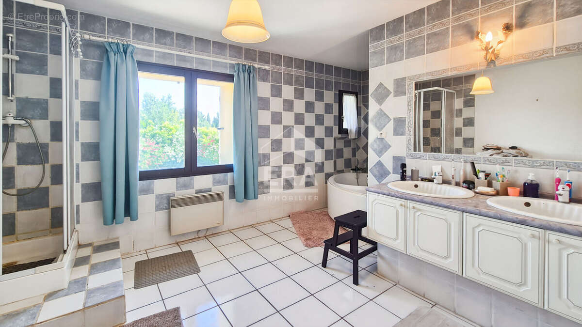 Maison à CHATEAURENARD