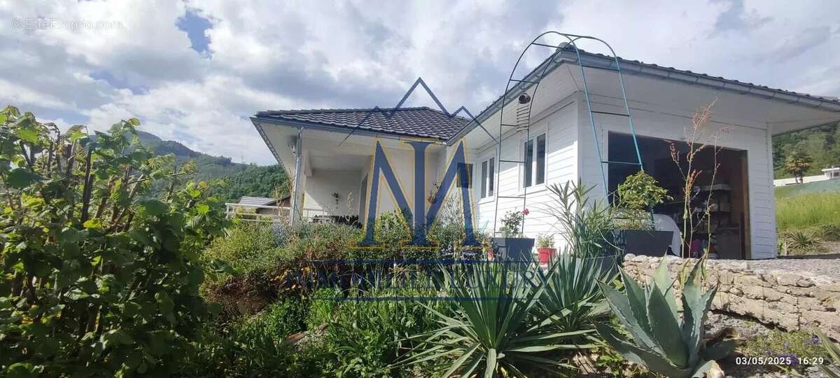 Maison à CHATILLON-SUR-CLUSES