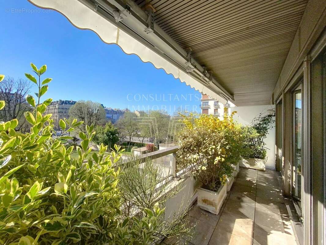Appartement à PARIS-16E