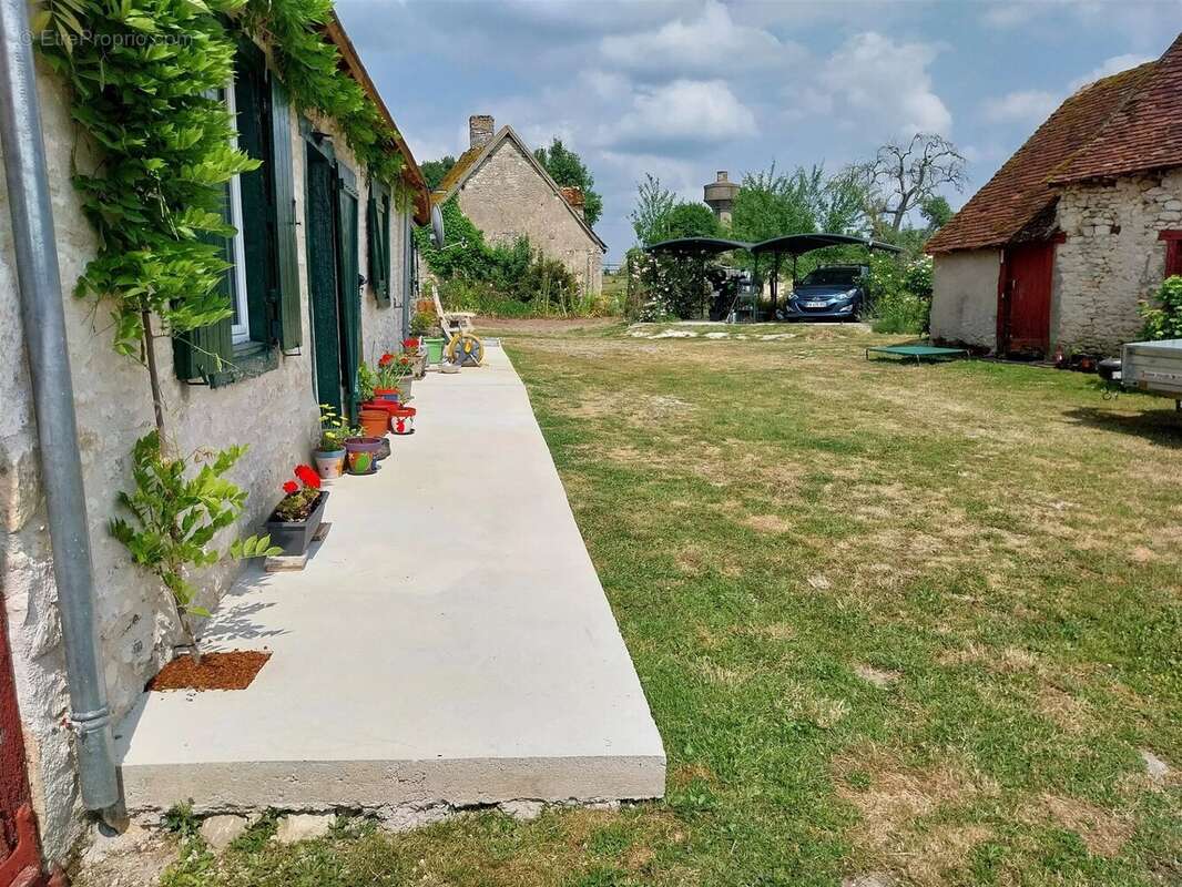 Maison à MEZIERES-EN-BRENNE