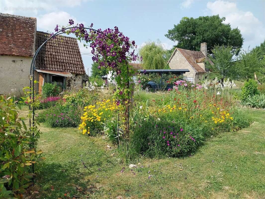 Maison à MEZIERES-EN-BRENNE