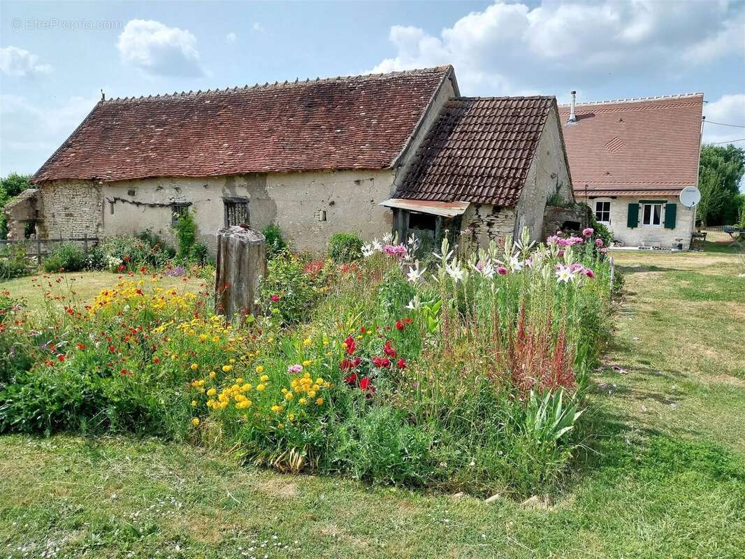 Maison à MEZIERES-EN-BRENNE