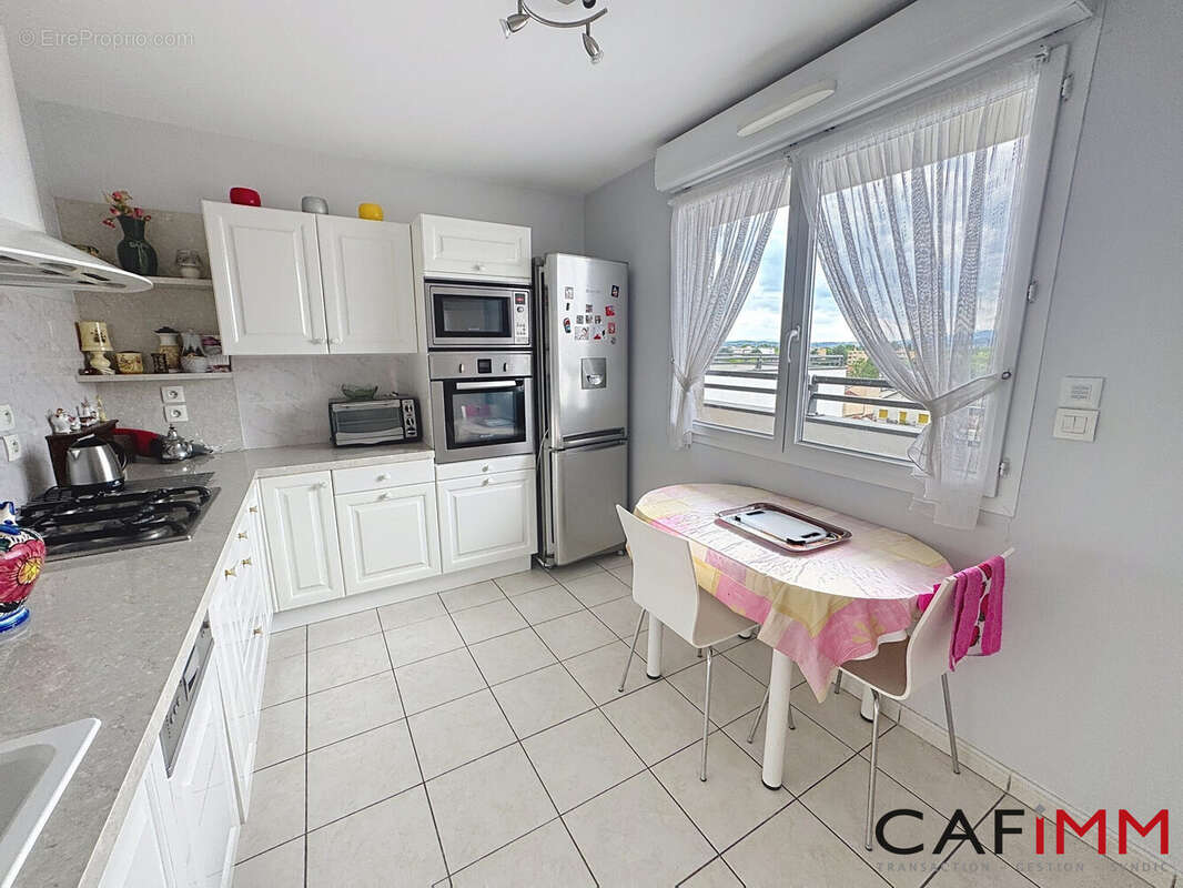 Appartement à LYON-8E