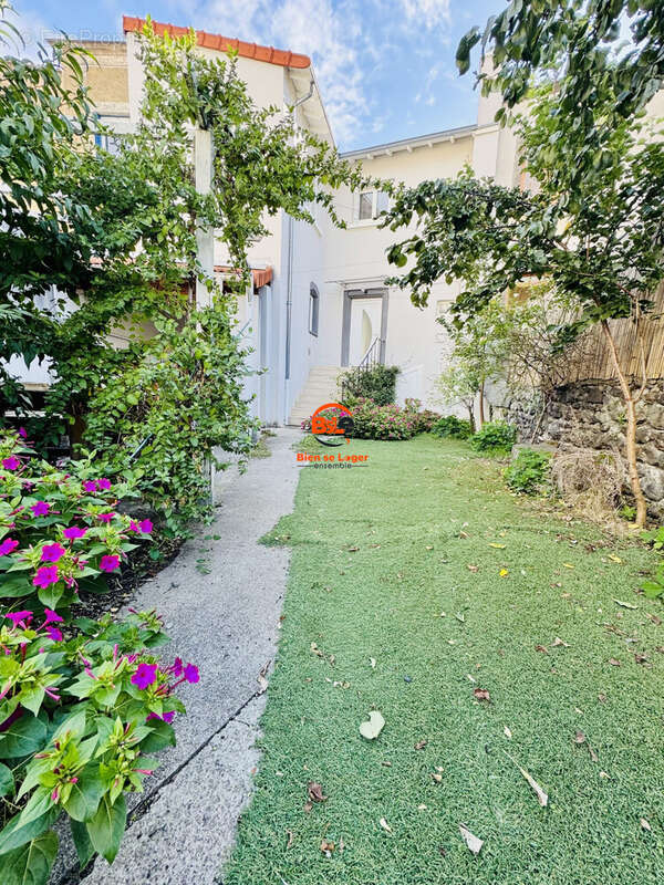 BSLE IMMOBILIER MAISON DE VILLE AVEC EXTERIEUR - Maison à BLANZAT