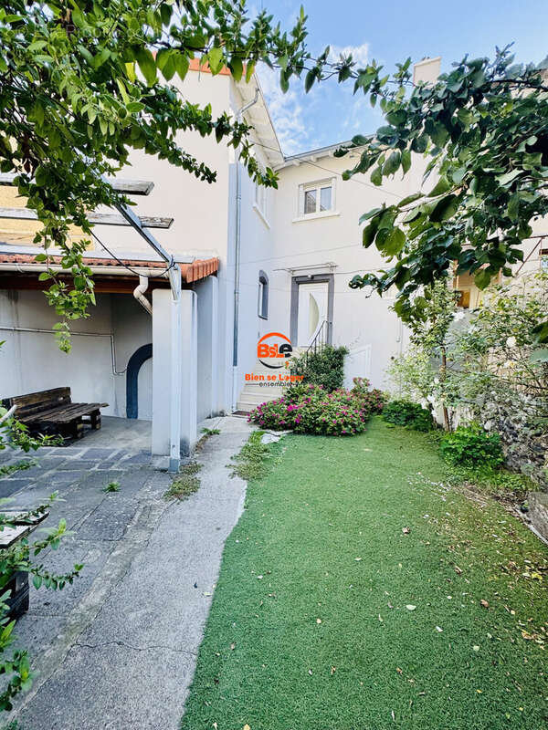 BSLE IMMOBILIER MAISON DE VILLE AVEC EXTERIEUR - Maison à BLANZAT