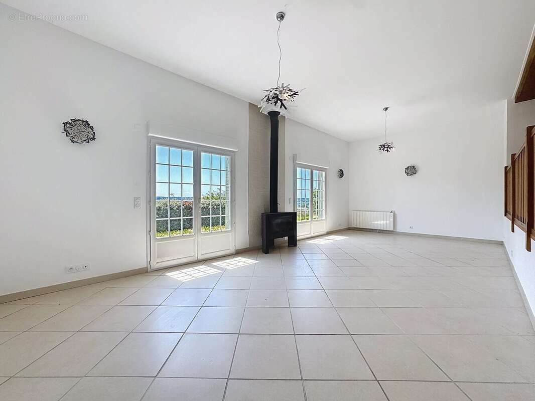 Maison à PONT-L&#039;EVEQUE