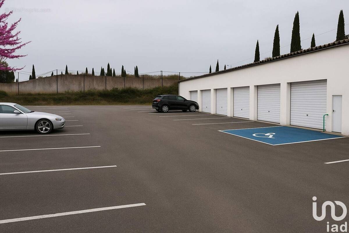 Photo 1 - Commerce à NIMES