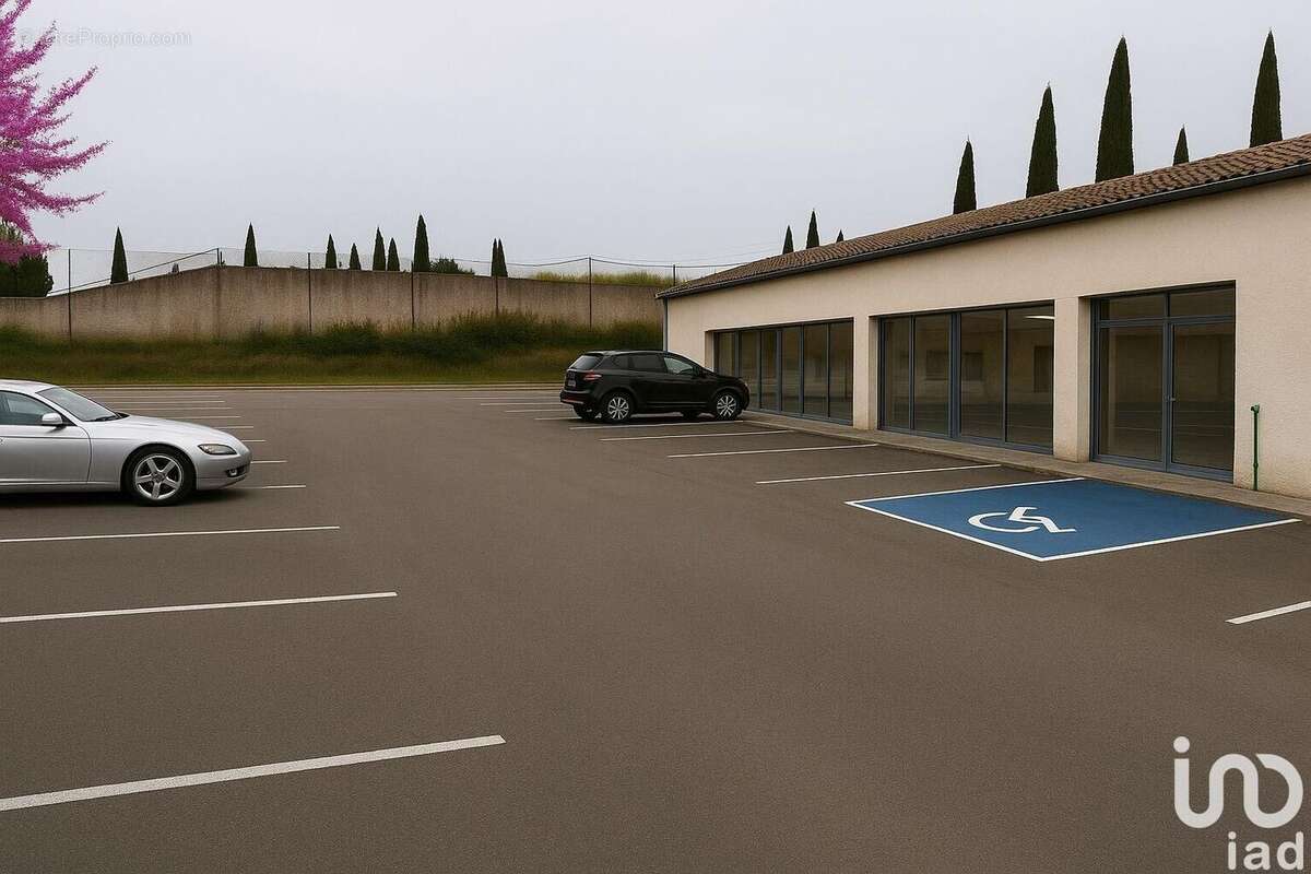 Photo 2 - Commerce à NIMES