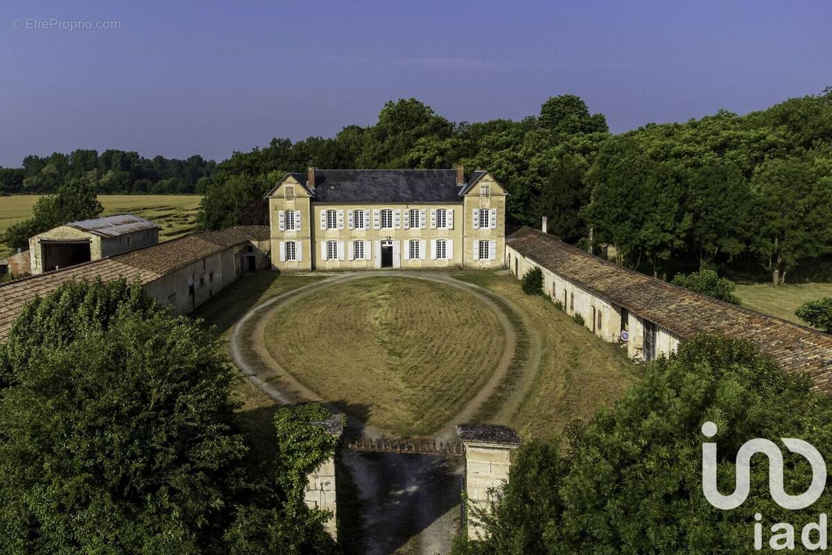 Photo 1 - Maison à MAUZE-SUR-LE-MIGNON