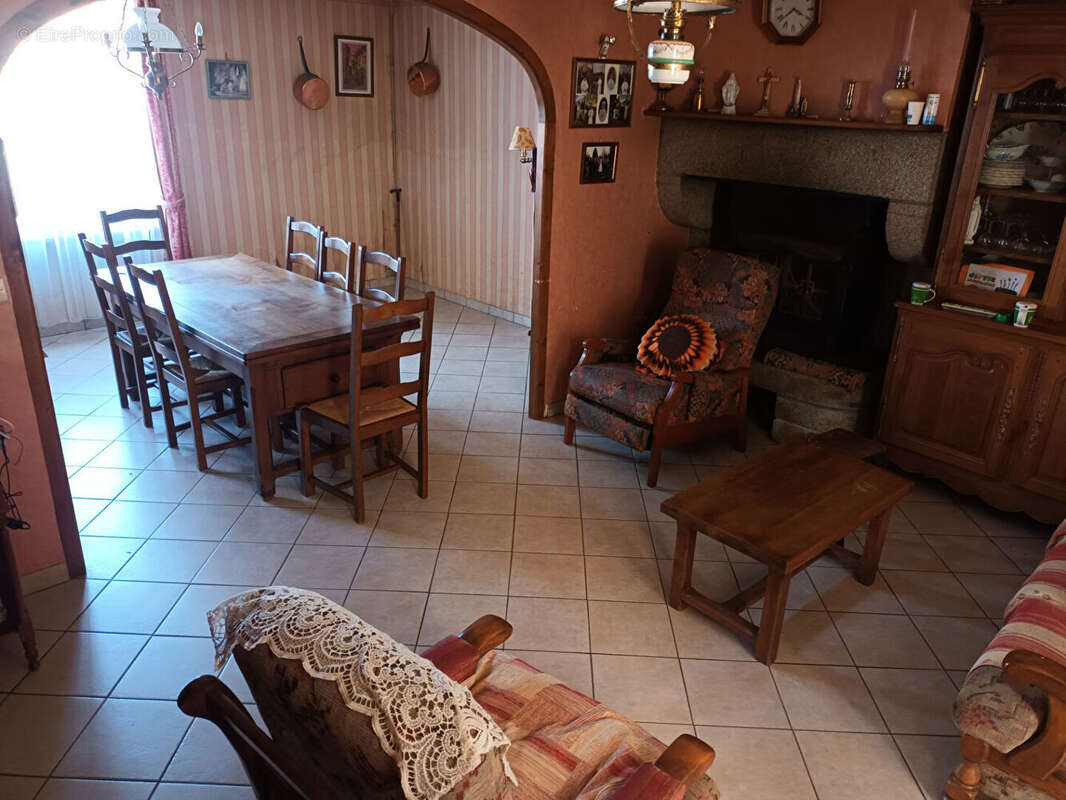 Maison à SAINT-SEVER-CALVADOS