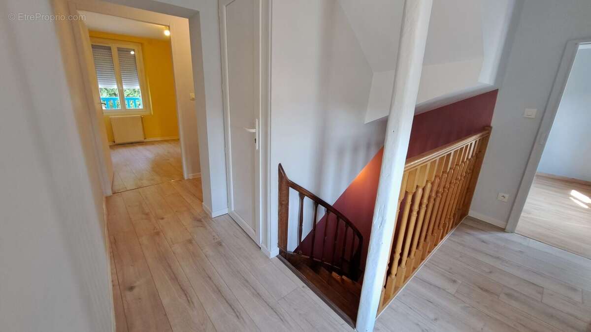 ETAGE PALIER  - Maison à LOUDUN