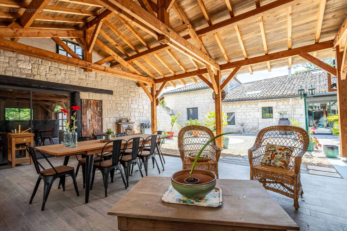 Maison à CASTELNAU-MONTRATIER