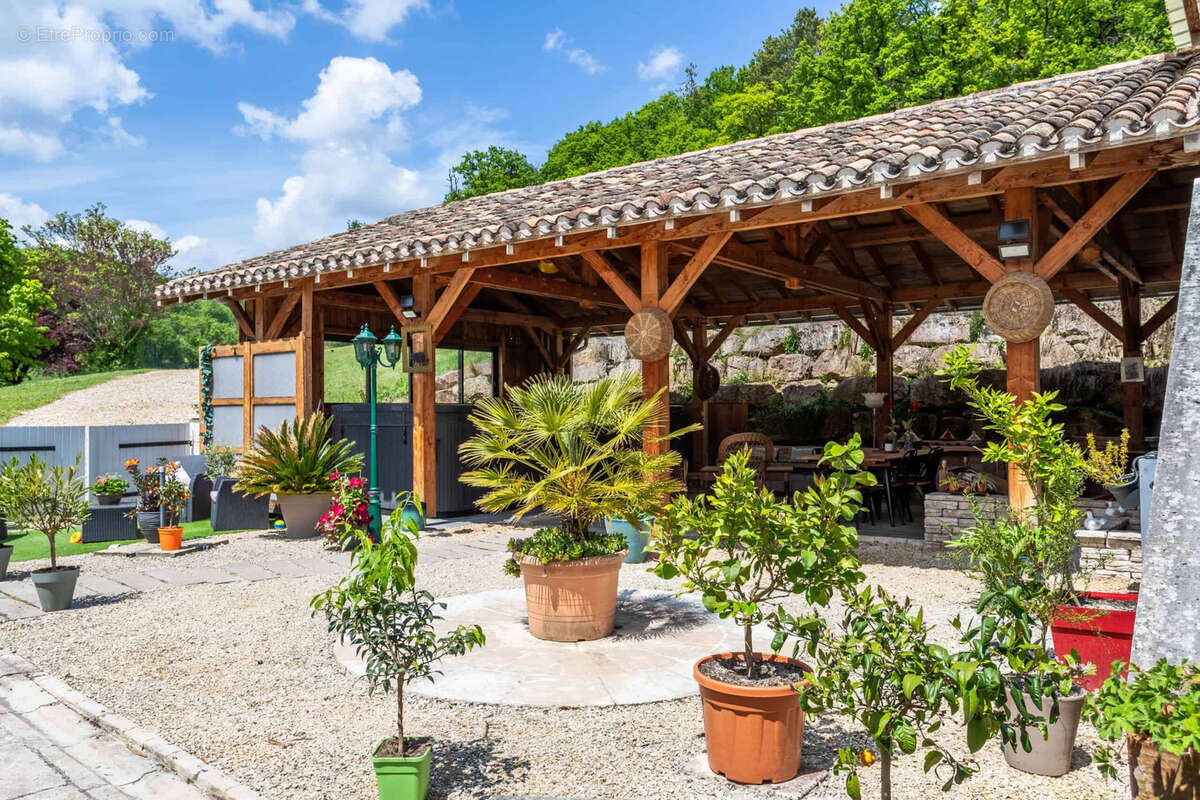 Maison à CASTELNAU-MONTRATIER