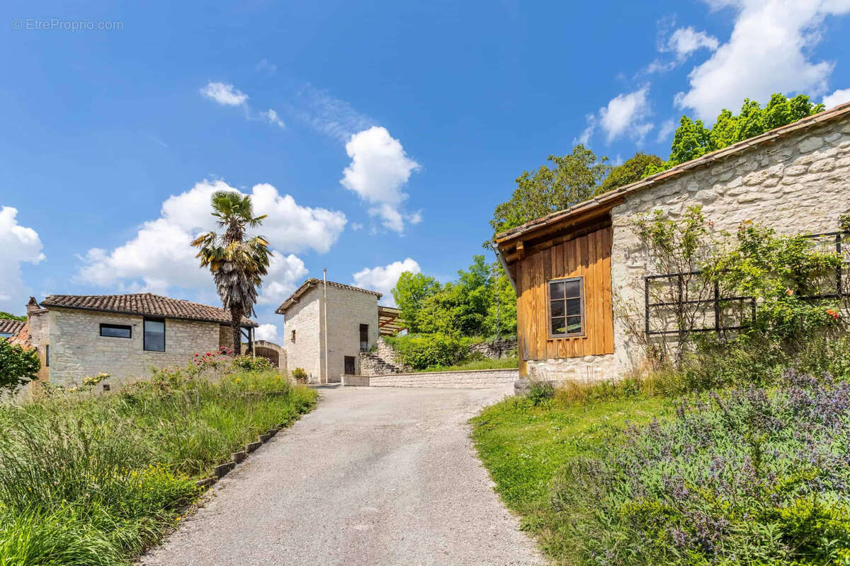 Maison à CASTELNAU-MONTRATIER