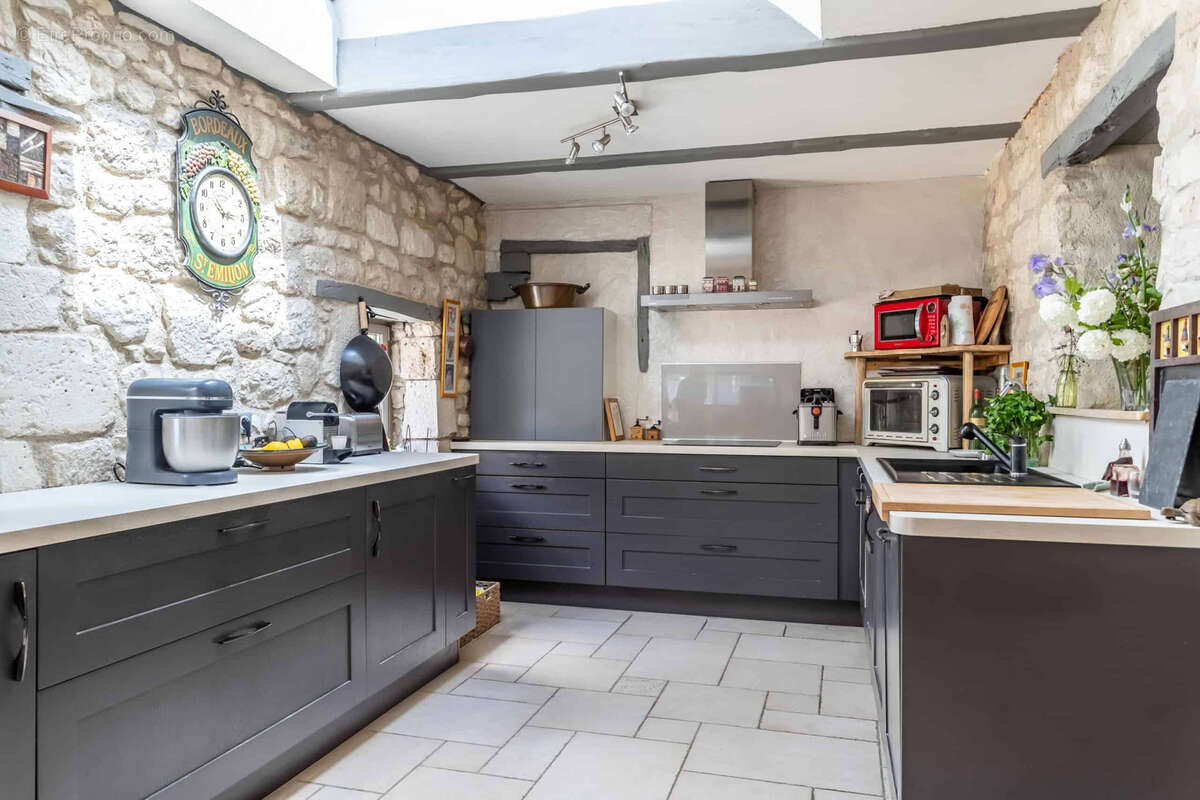 Maison à CASTELNAU-MONTRATIER