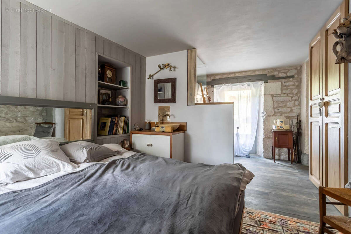 Maison à CASTELNAU-MONTRATIER