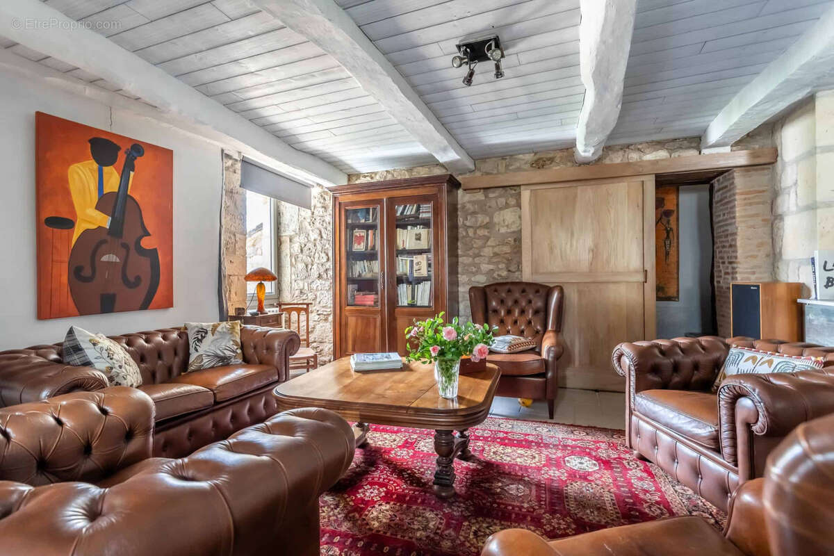 Maison à CASTELNAU-MONTRATIER