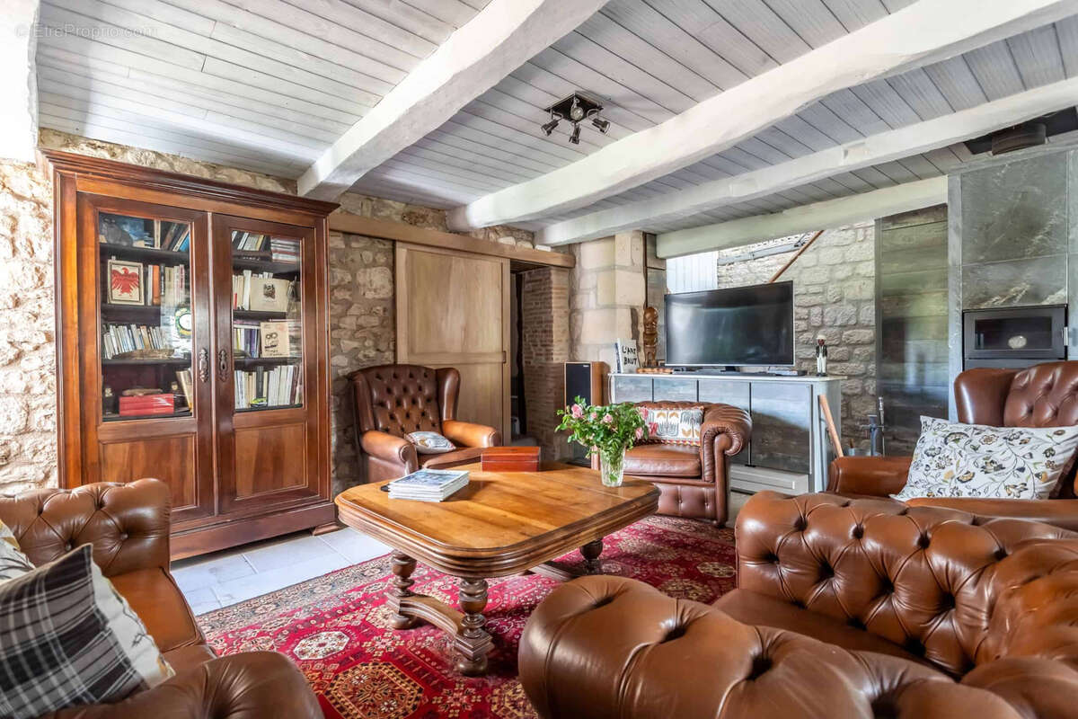 Maison à CASTELNAU-MONTRATIER