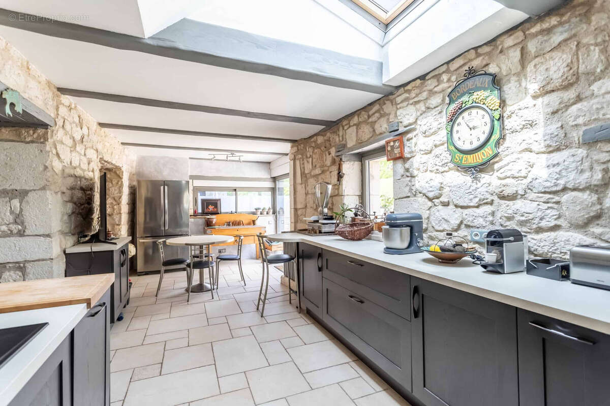 Maison à CASTELNAU-MONTRATIER