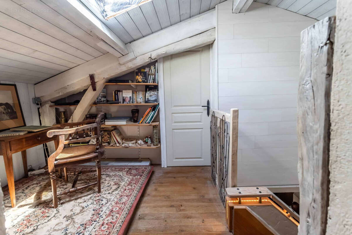 Maison à CASTELNAU-MONTRATIER